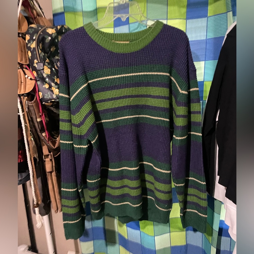 Sun River clothing co L crochet sweater